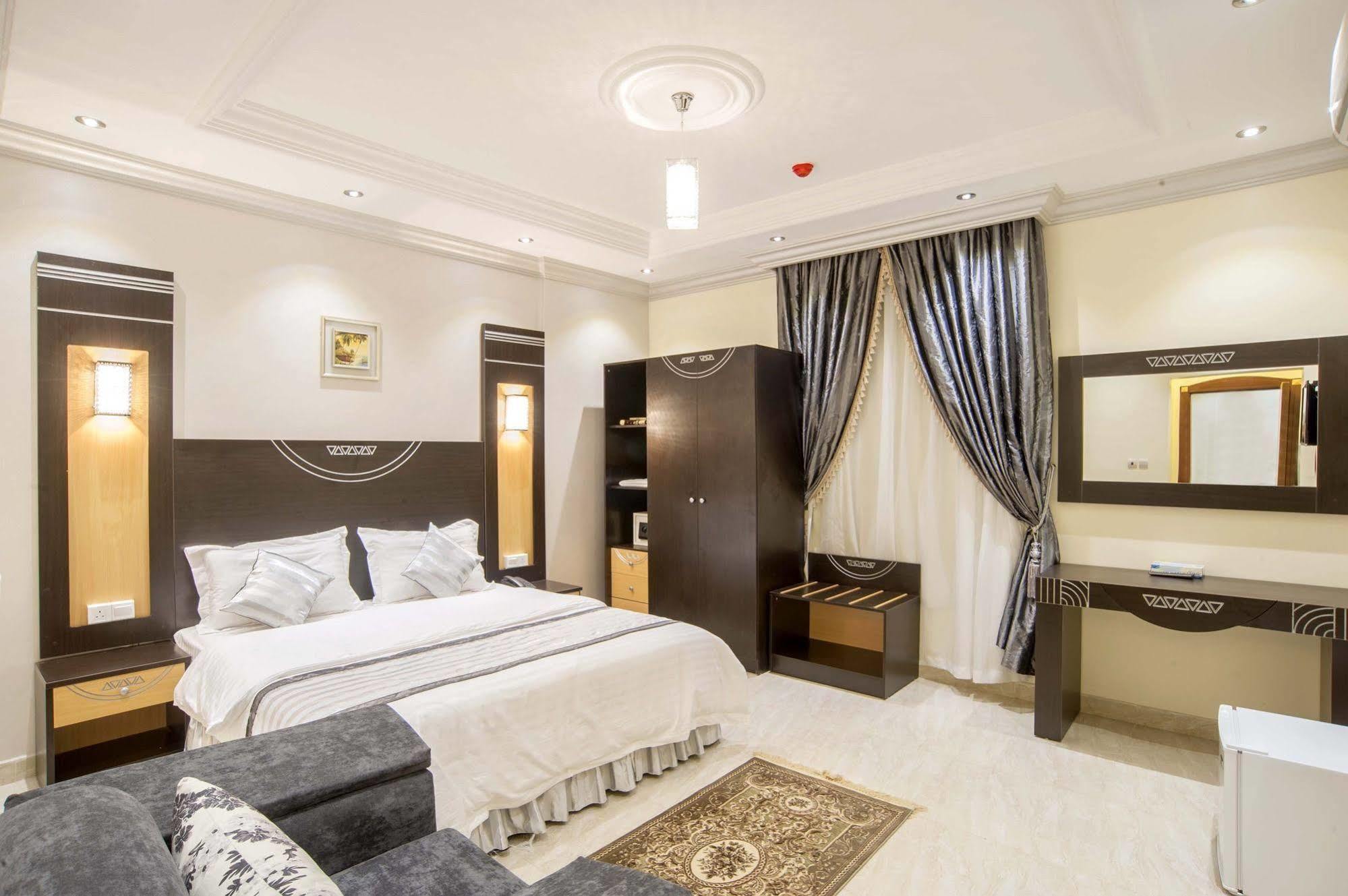 Al Ezzah Palace Hotel Suites Jidá Exterior foto