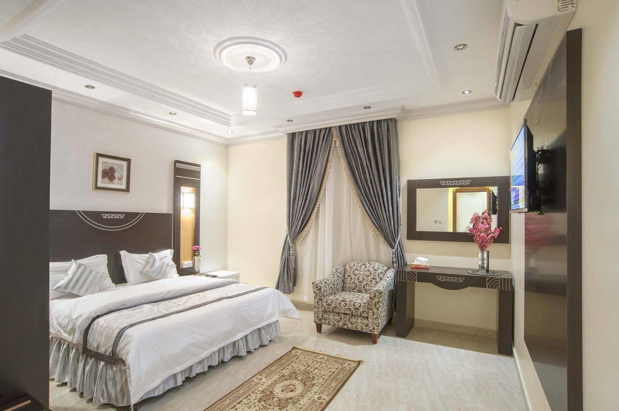 Al Ezzah Palace Hotel Suites Jidá Exterior foto